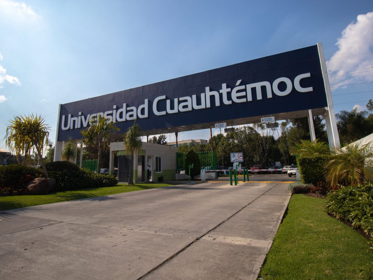 Escritor chileno José Baroja fue invitado de honor en la Noche de las Letras de la Universidad Cuauhtémoc&nbsp;Guadalajara